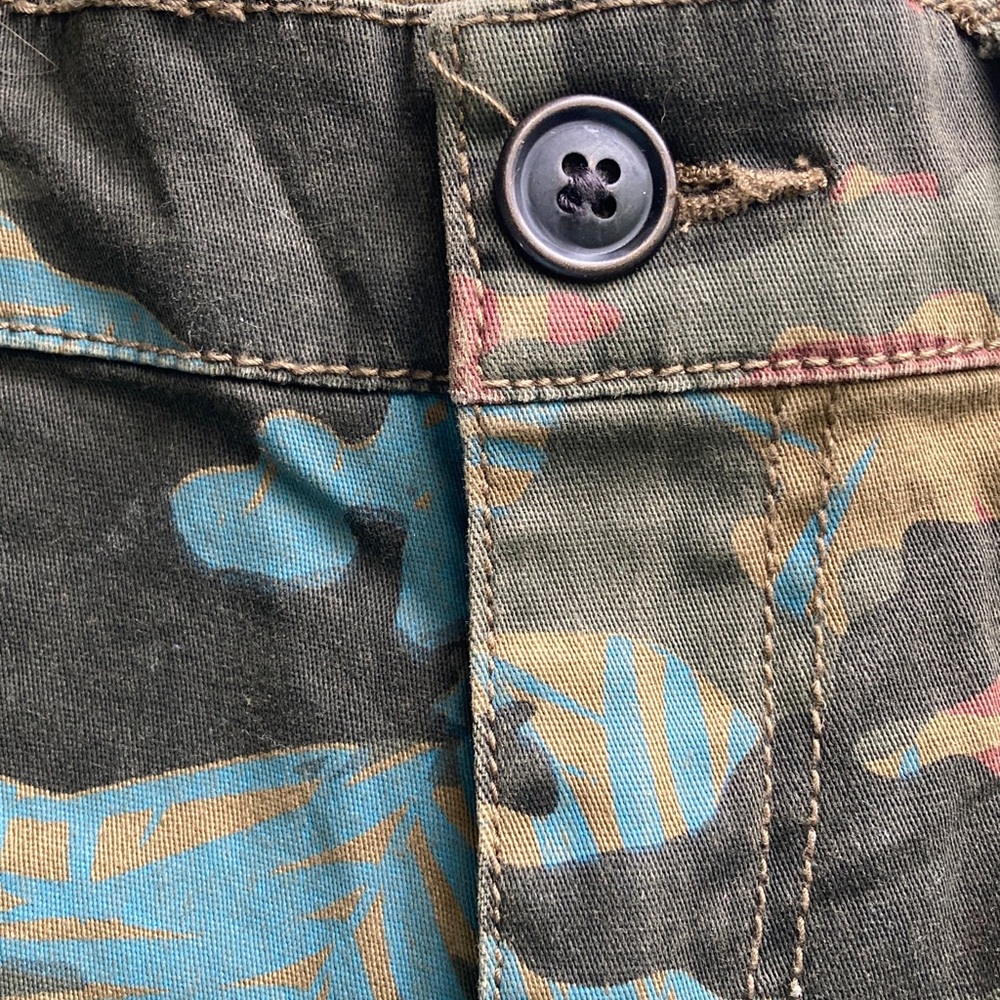 Supplies Camouflage Cargo Shorts - Picture 10 of 10